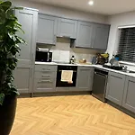 Large Bedroom Near To The Center