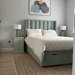 Double Bedroom With Private Bathroom Close To City Center