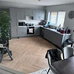 Double Bedroom With Private Bathroom Close To City Center