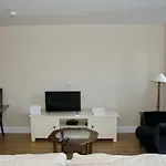 Oakleigh House, Apartment 1