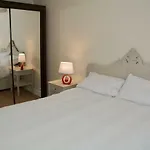 Oakleigh House, Apartment 1