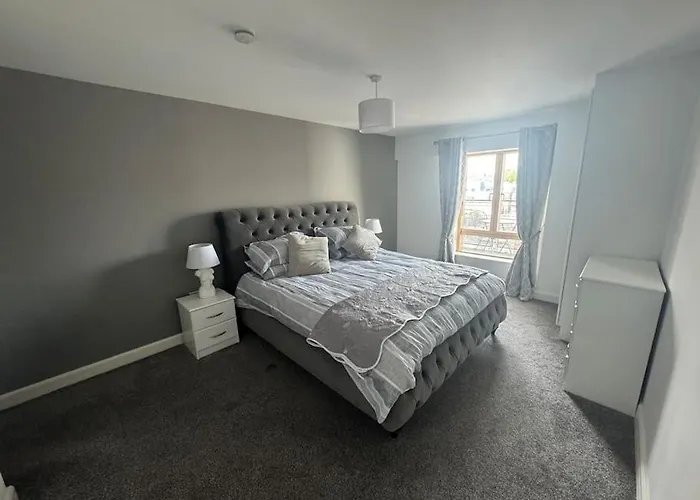 Luxury 2 Bed Fully Equipped City Centre Apartment