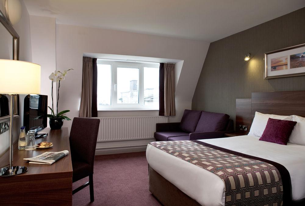 Leonardo 4* Cork