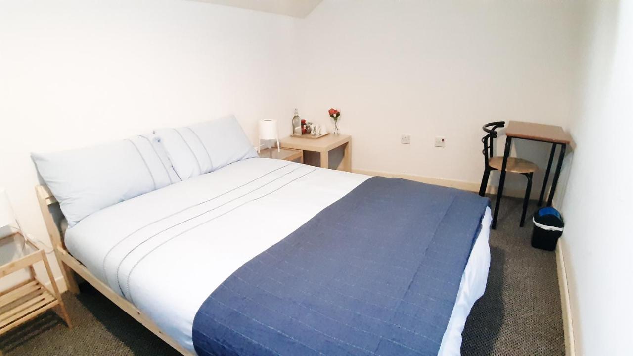 Homestay Family Rooms - Cork Centre City *