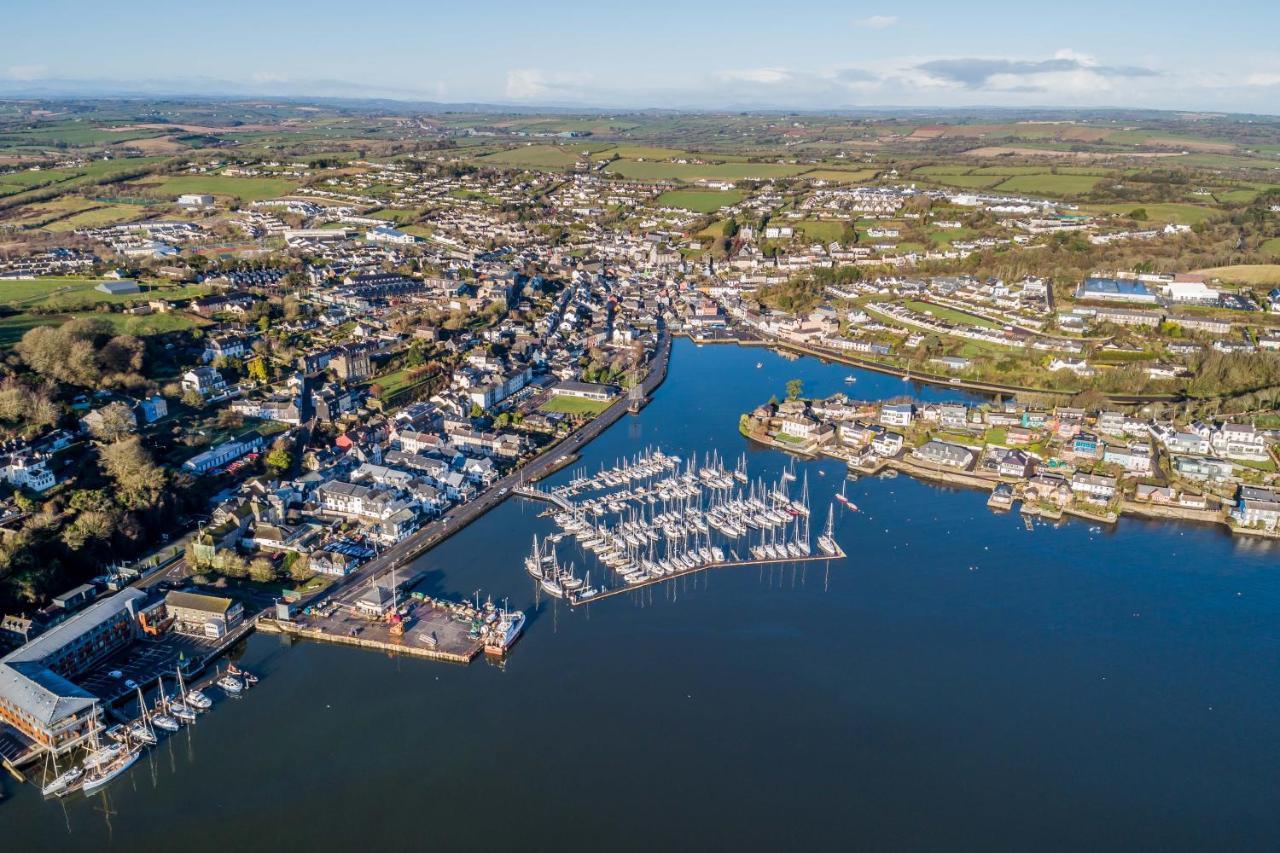 Apartment River Views,kinsale, Hosted By Exquisite Homes, Sleeps 26 Cork