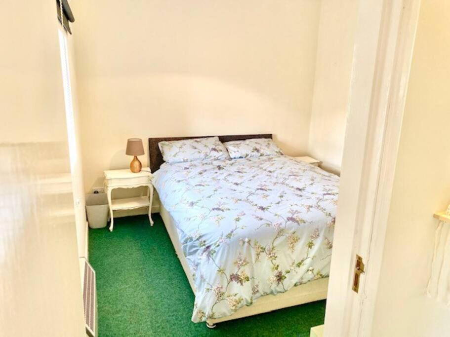 Cosy 2 Bed Next To Fota Wildlife Park Holiday home *