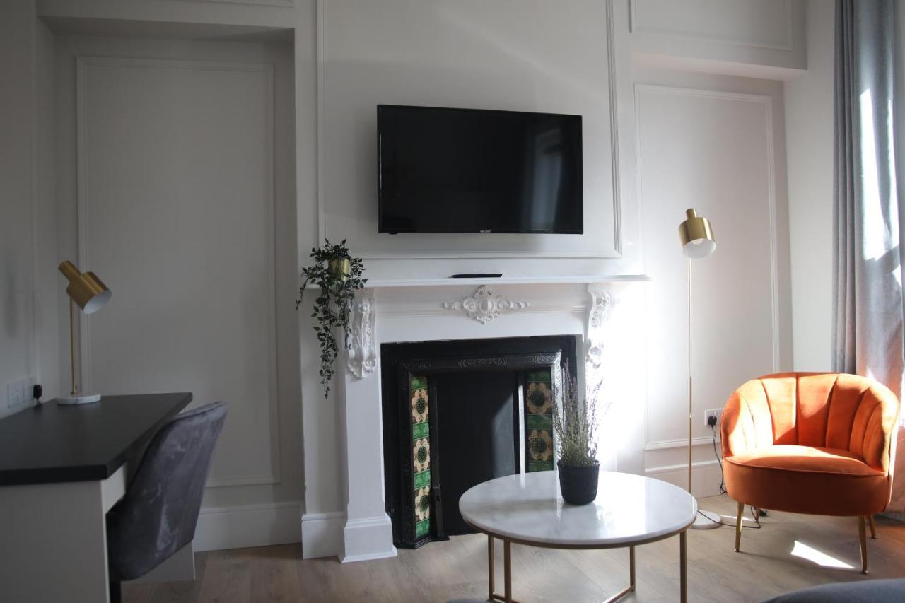Guest house Crawford House- Scholarlee Living Cork