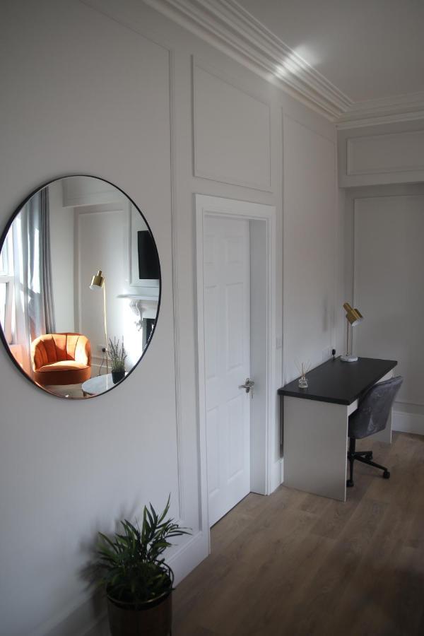 Crawford House- Scholarlee Living Guest house Cork