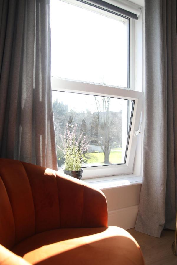 Crawford House- Scholarlee Living Guest house Cork