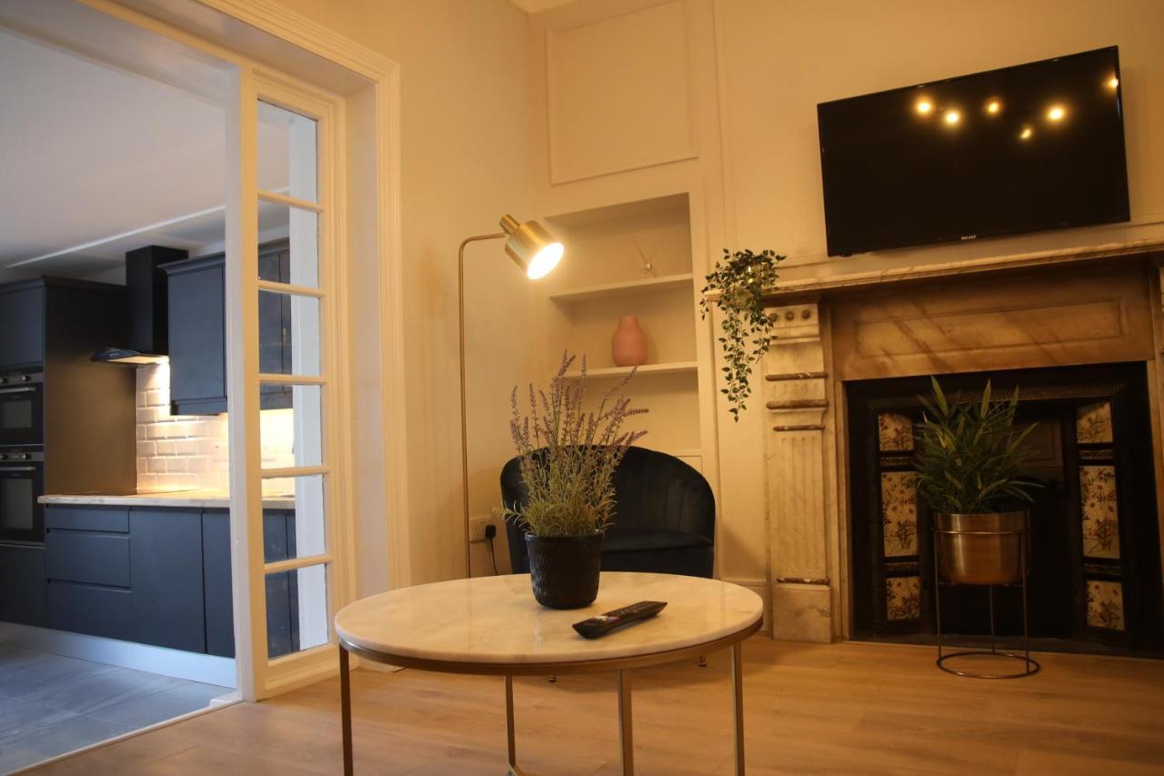 Crawford House- Scholarlee Living Guest house 3*