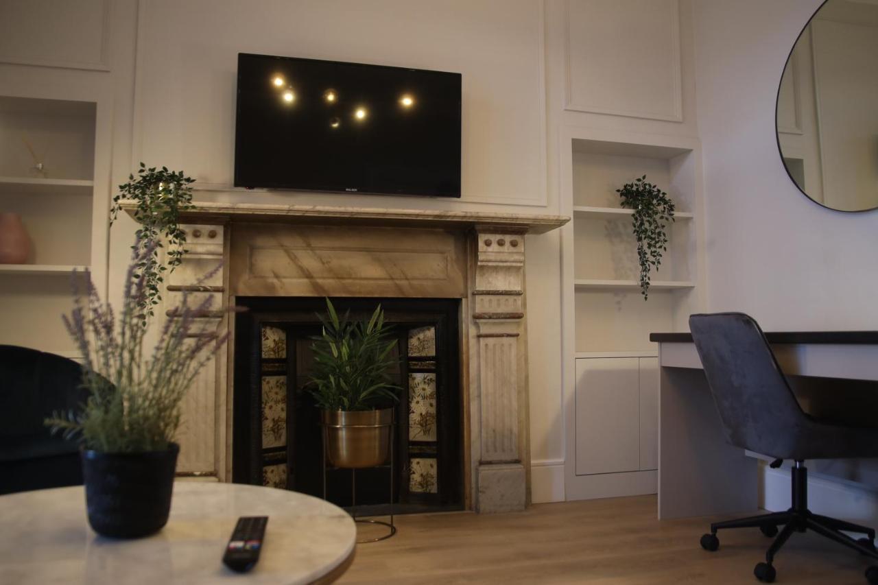 Crawford House- Scholarlee Living Guest house Cork
