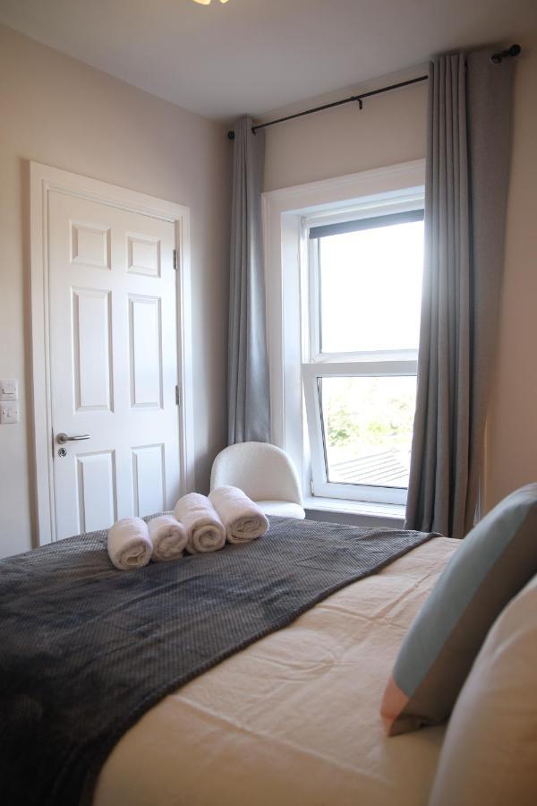 Guest house Crawford House- Scholarlee Living Cork