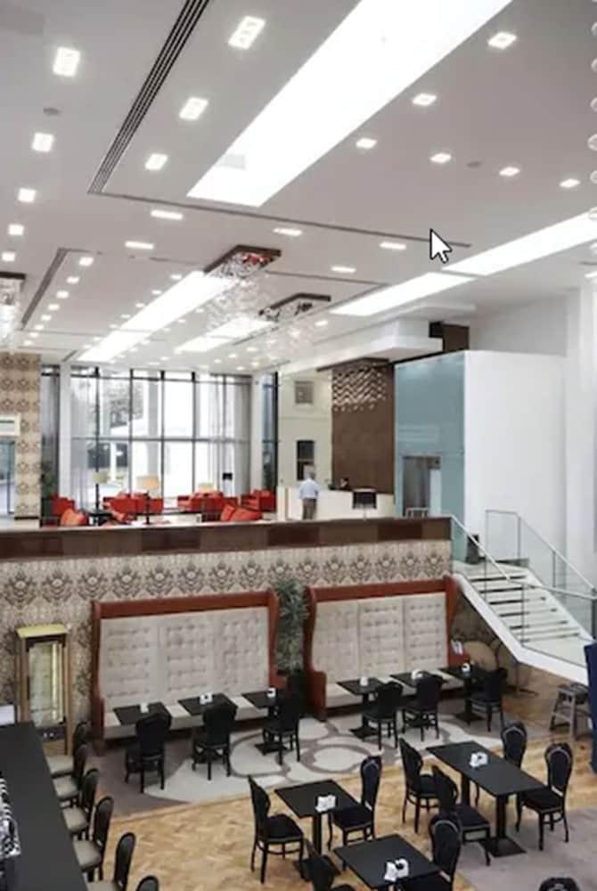 Hotel Rochestown Park & Leisure Centre 4*