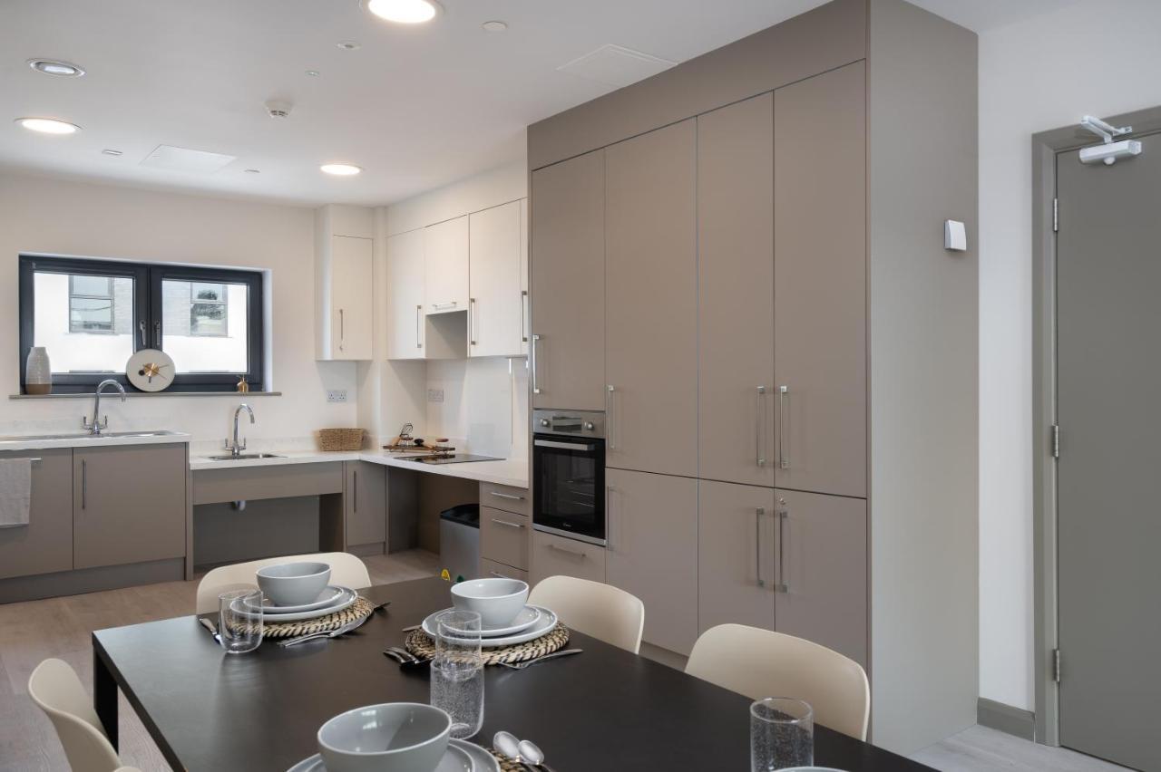 Yugo Explore - Melbourn Point Apartment