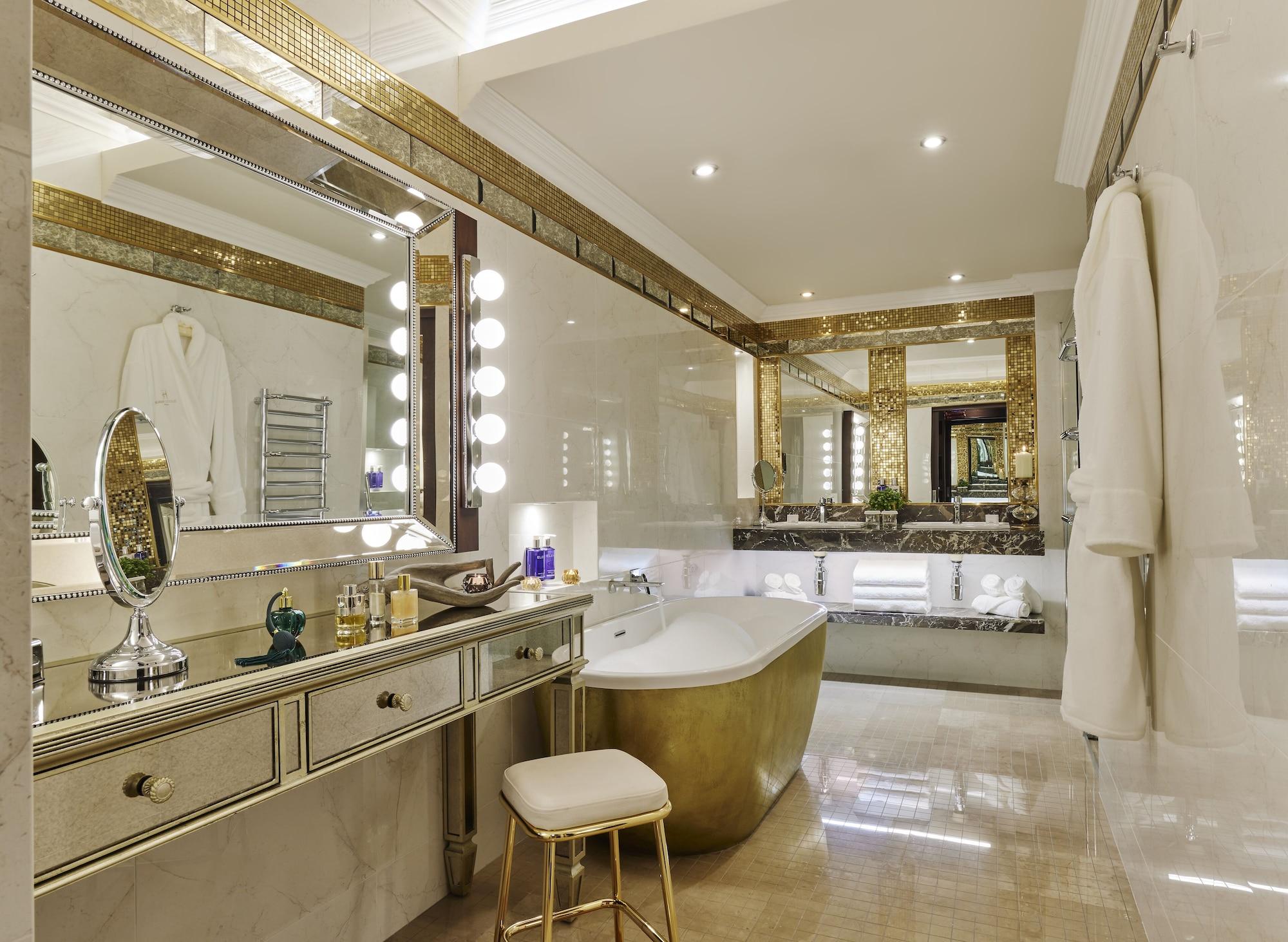 Hayfield Manor 5*