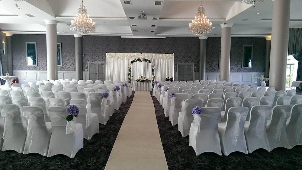 Rochestown Park & Leisure Centre 4*