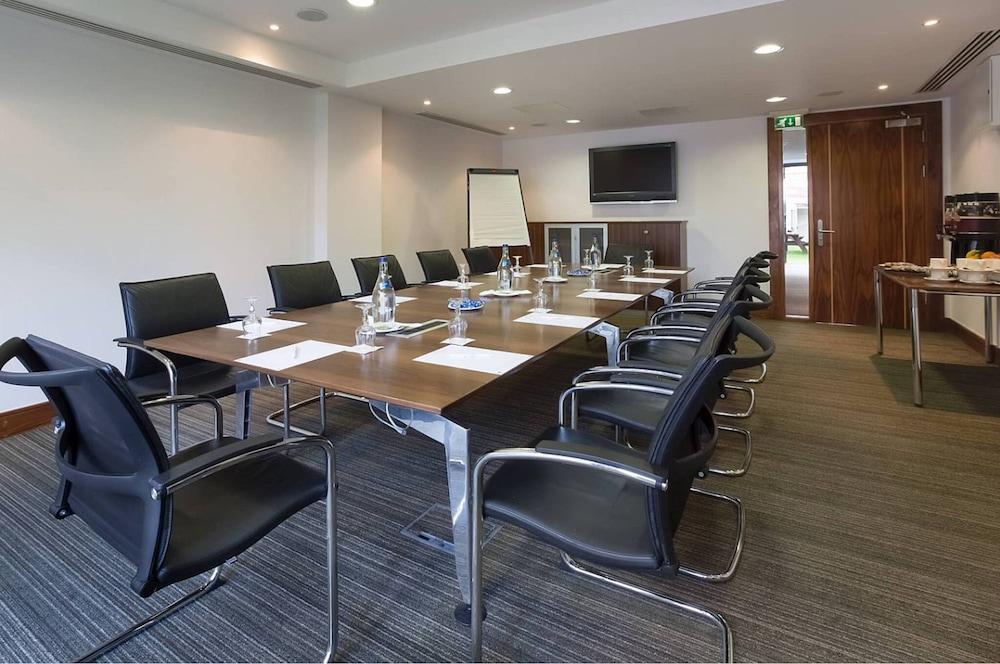 Rochestown Park & Leisure Centre Hotel 4*