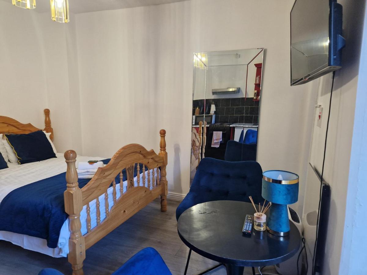 Apartment Ideal For Short - *