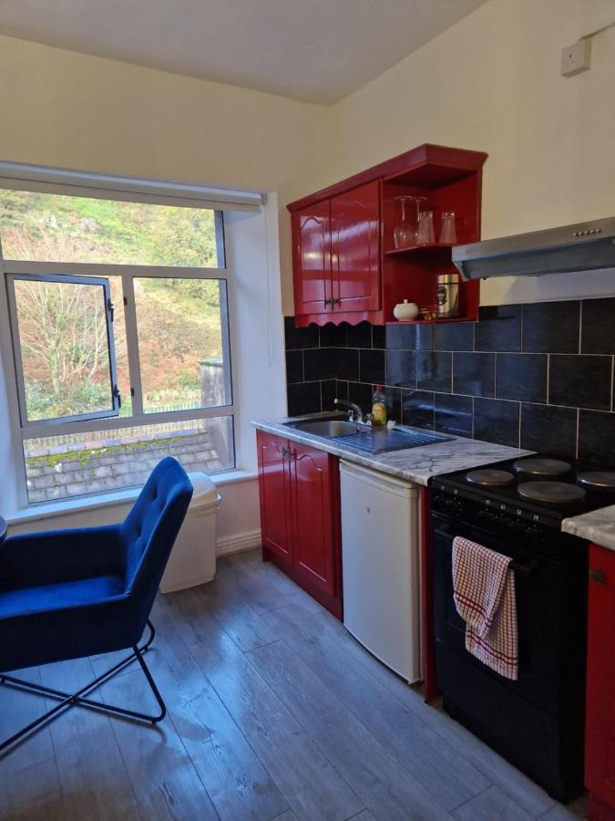 Apartment Ideal For Short - *