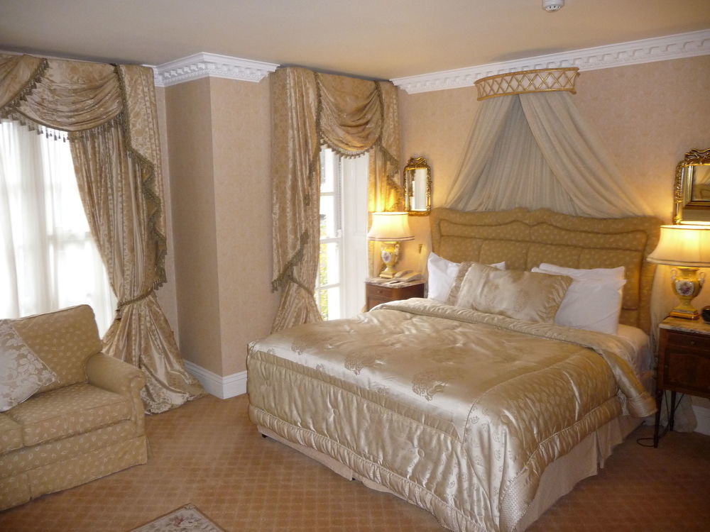 Hayfield Manor 5*