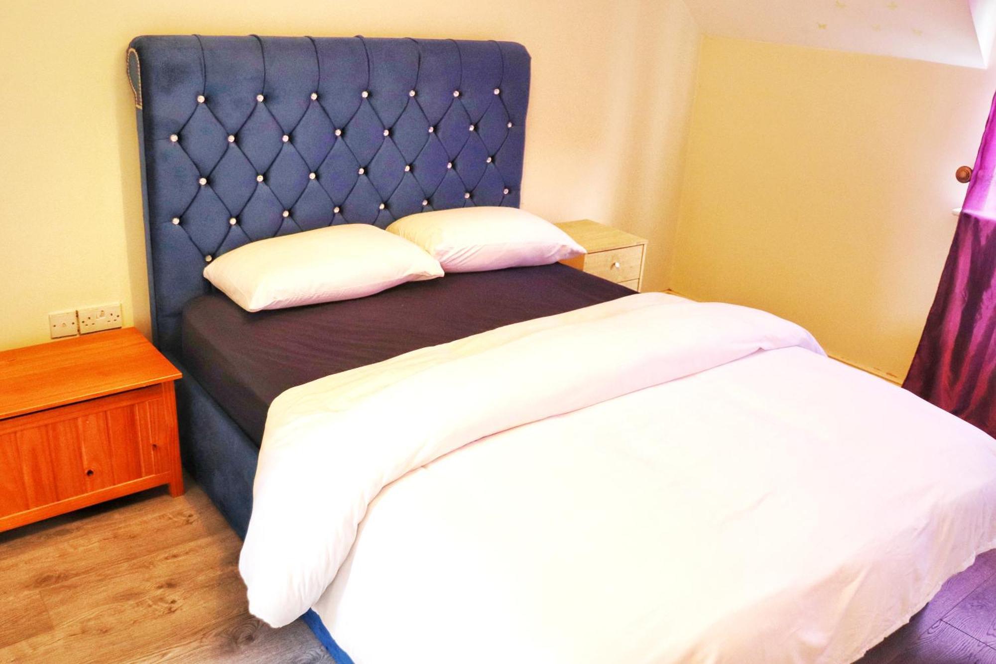 Homestay Deluxe Dwelling - 15 Mins From City/airport *