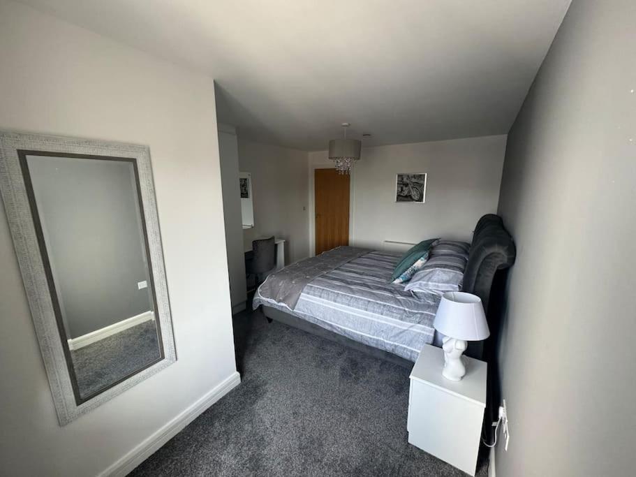 Luxury 2 Bed Fully Equipped Centre Apartment
