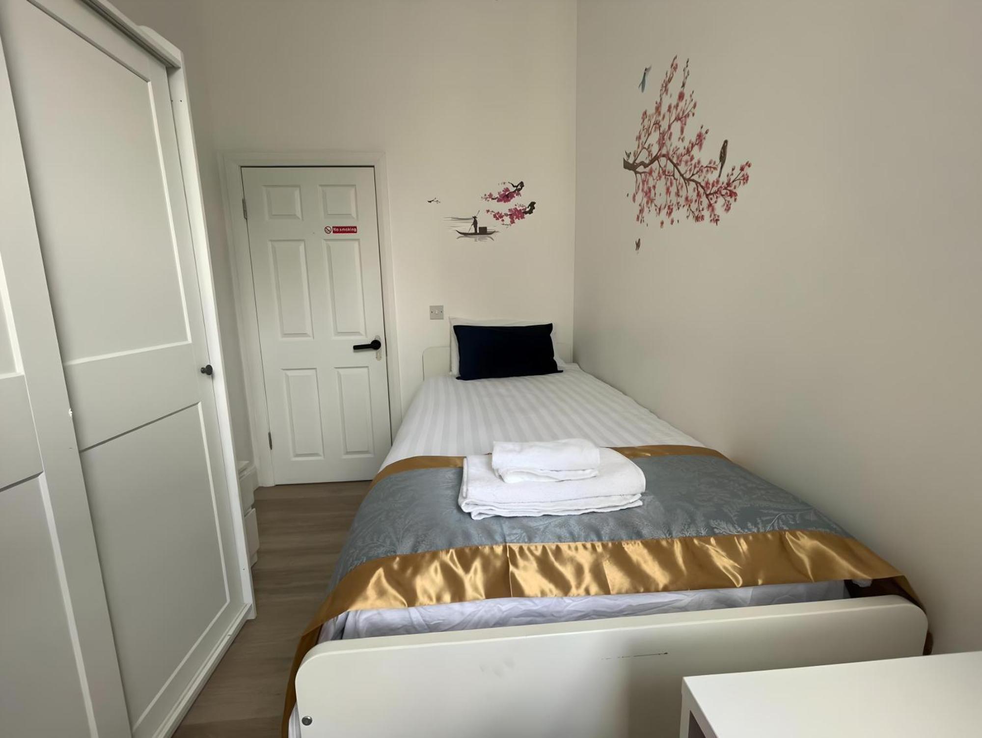 En-suite Single Guest house