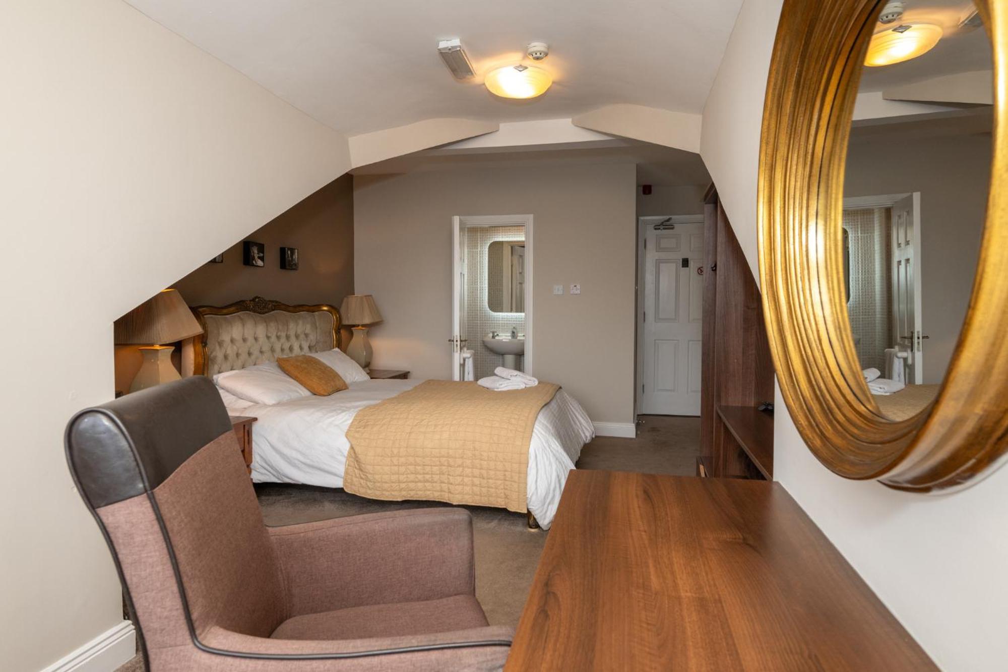 Coach Hill House Bed & Breakfast *