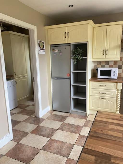 Macroom Spacious Cosy 3 Bedroom *