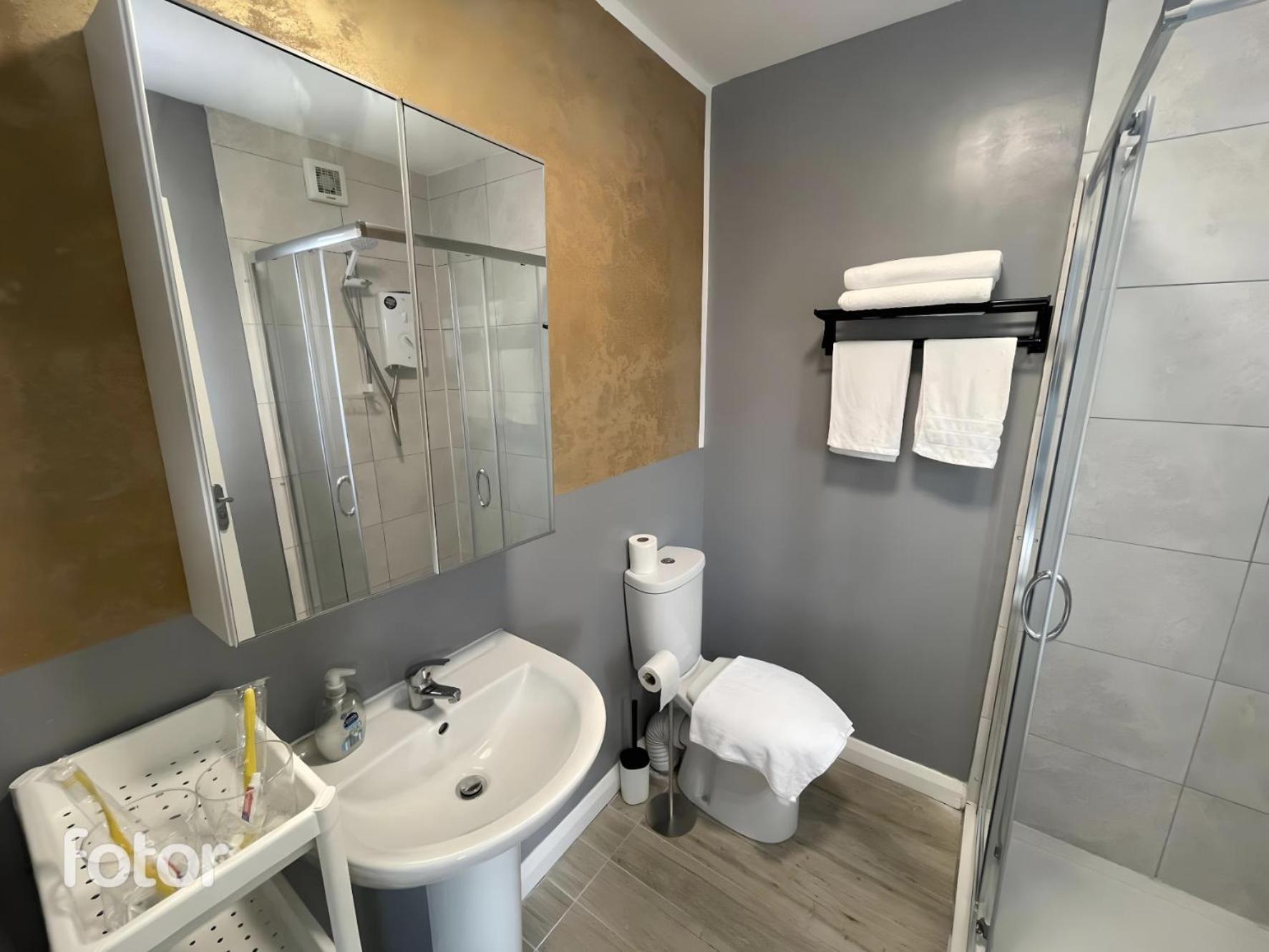 Leitrim Guest house *
