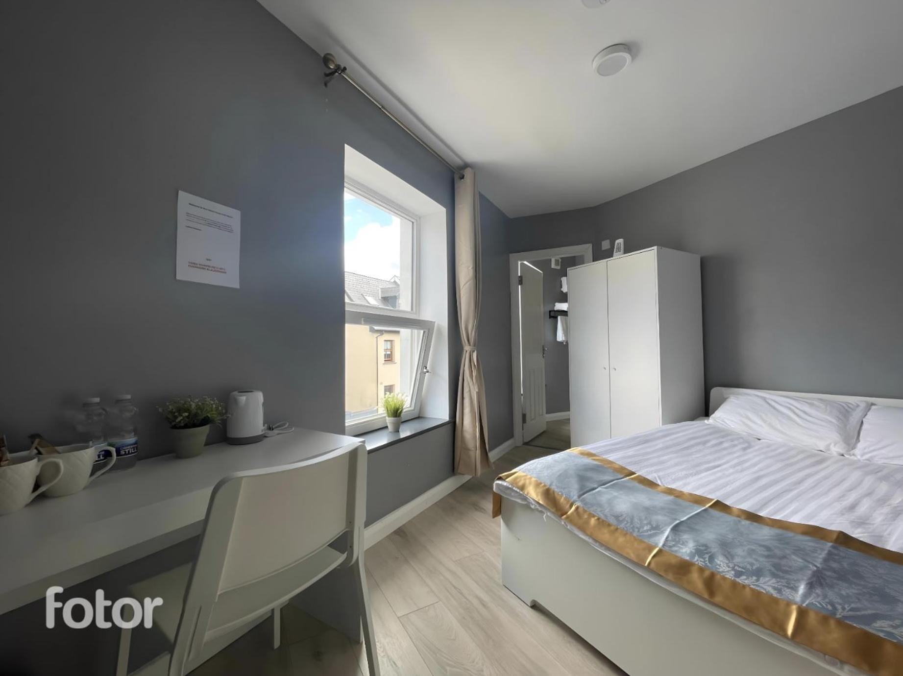 Leitrim Guest house *