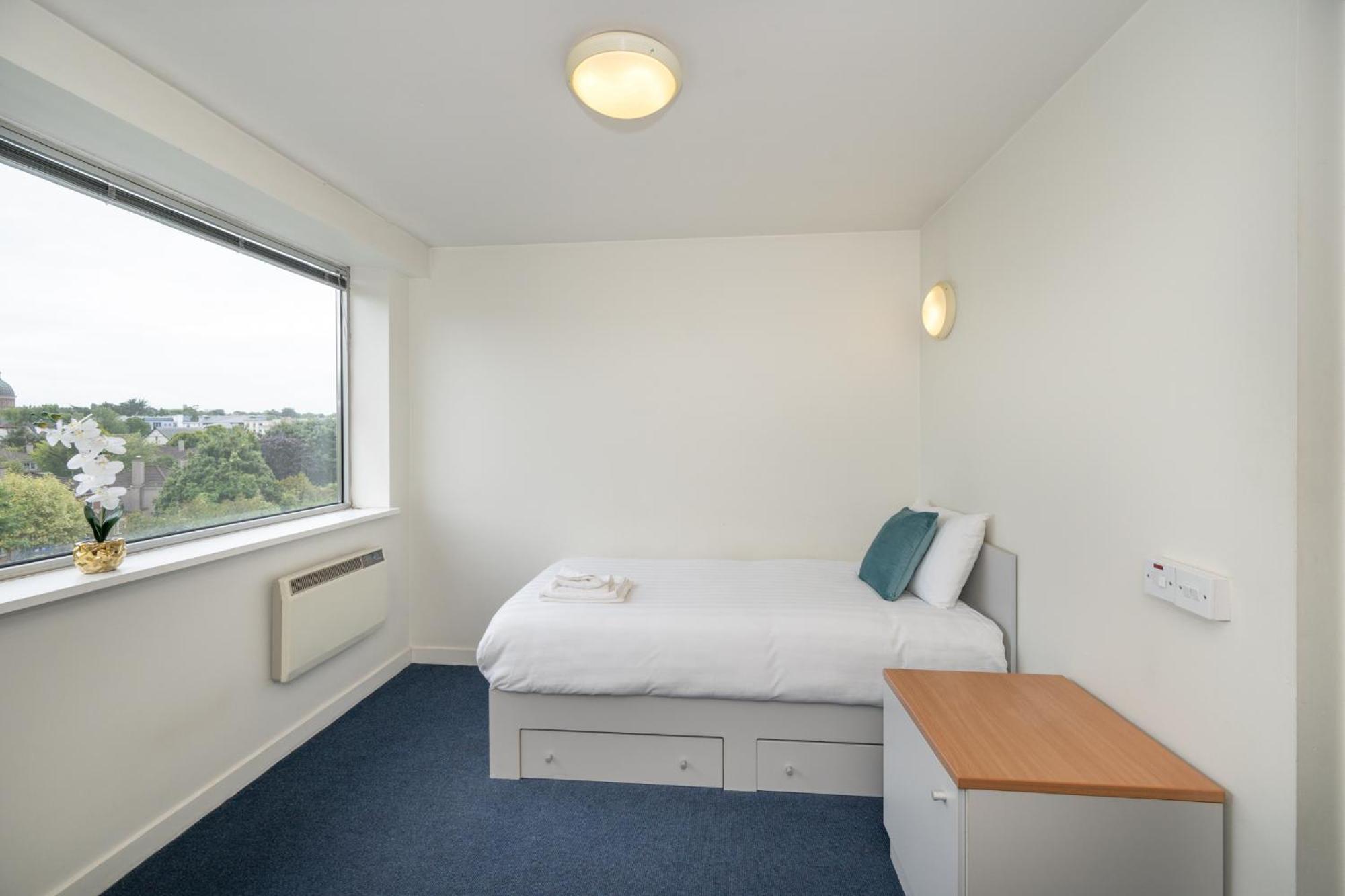 Victoria Mills - Ucc Summer Beds * Cork