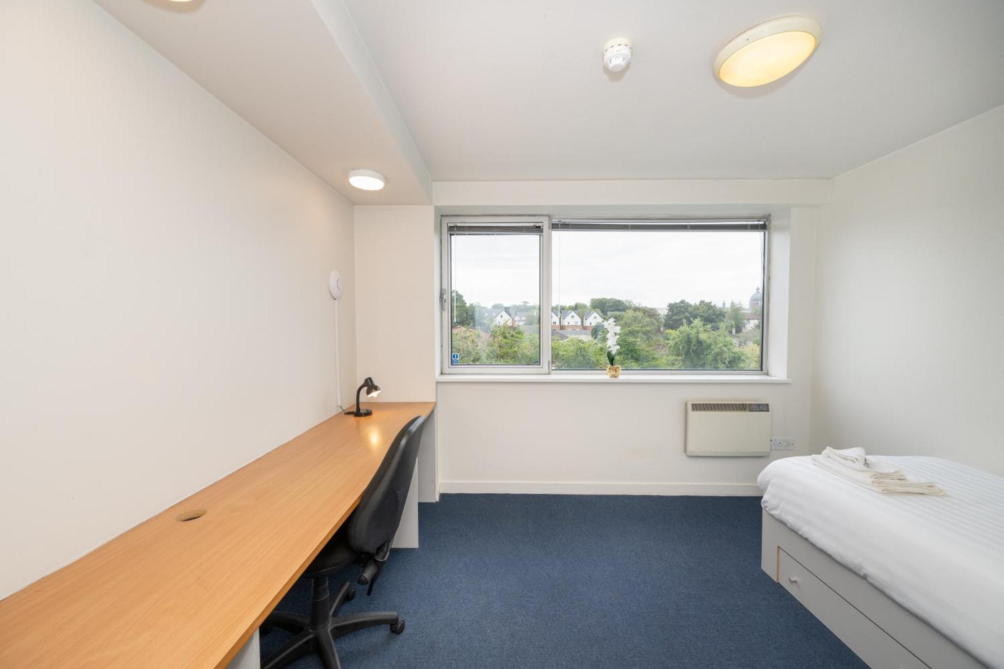 Victoria Mills - Ucc Summer Beds *