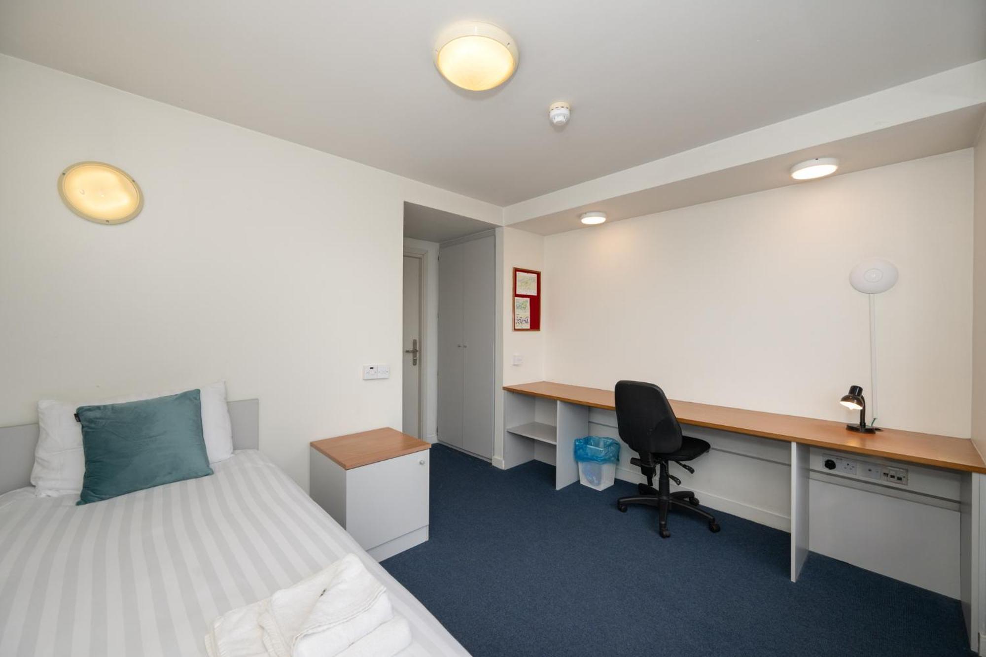 Victoria Mills - Ucc Summer Beds * Cork