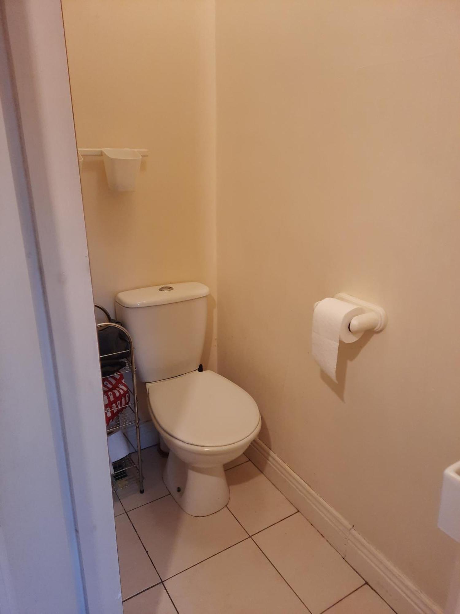 Centre With Shared Bathroom *
