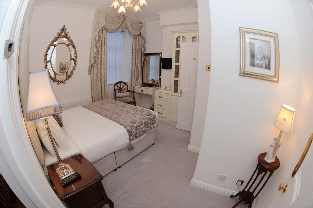 The Blarney Stone Guest house 4*