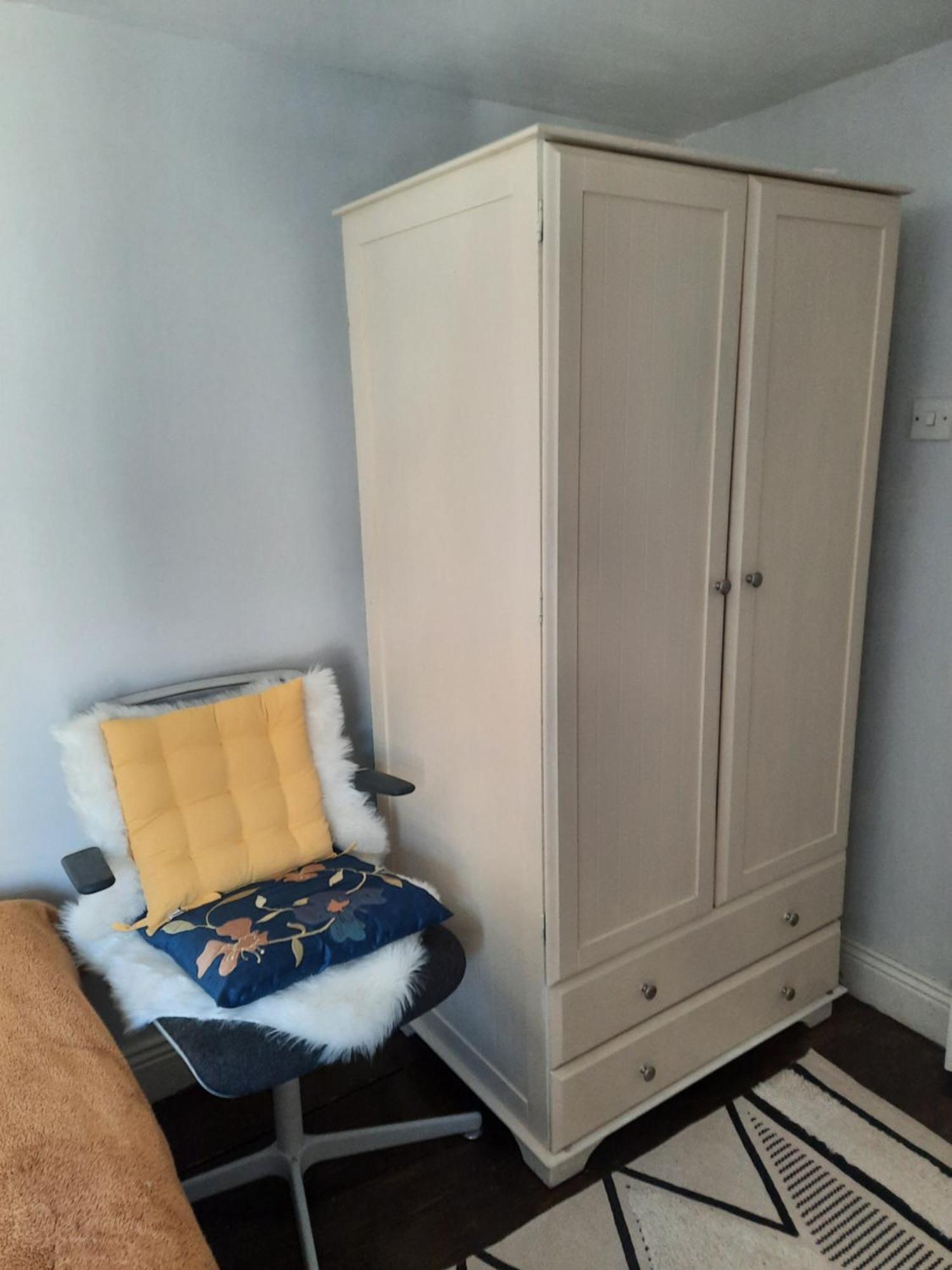 Centre With Shared Bathroom *