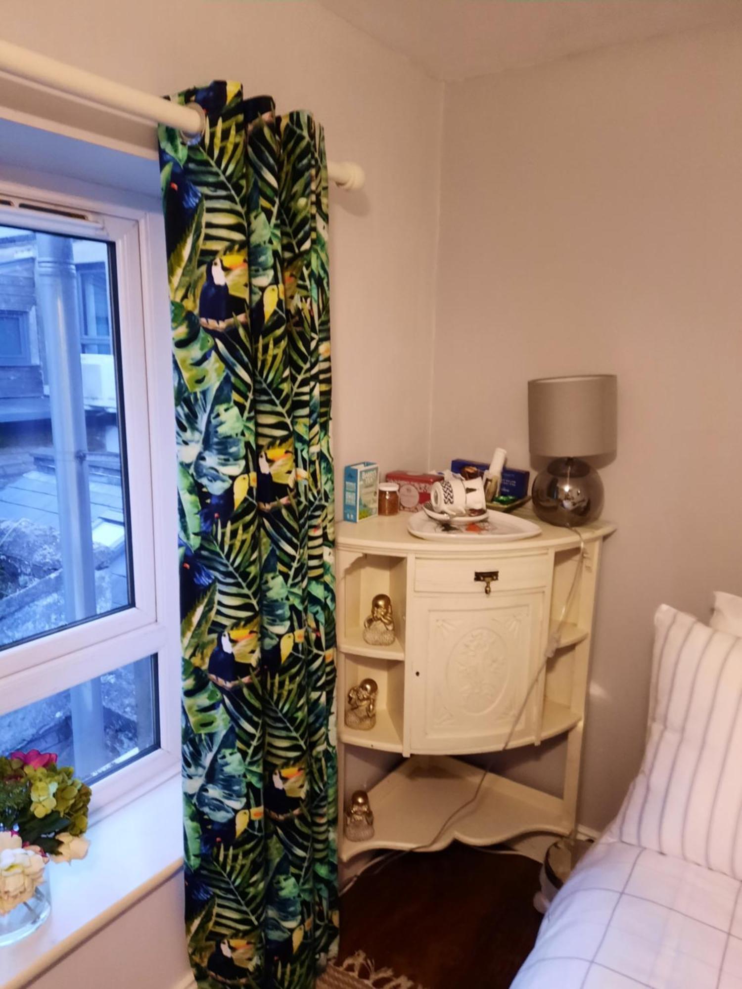 Centre With Shared Bathroom *