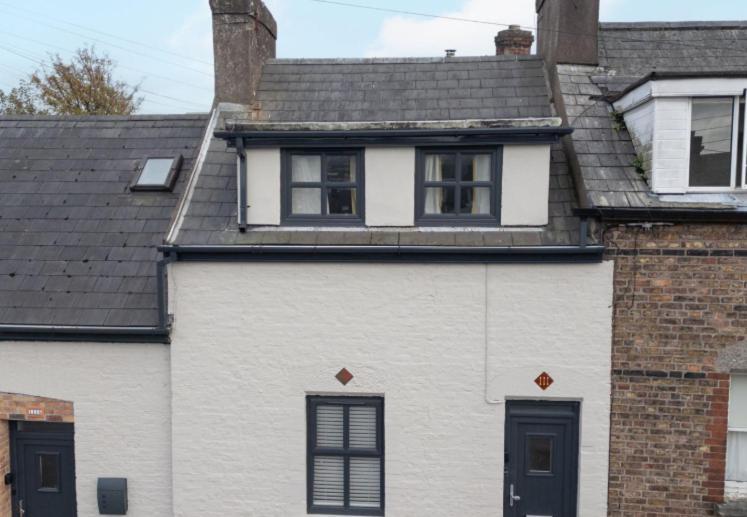 Bed & Breakfast Charming Retreat In