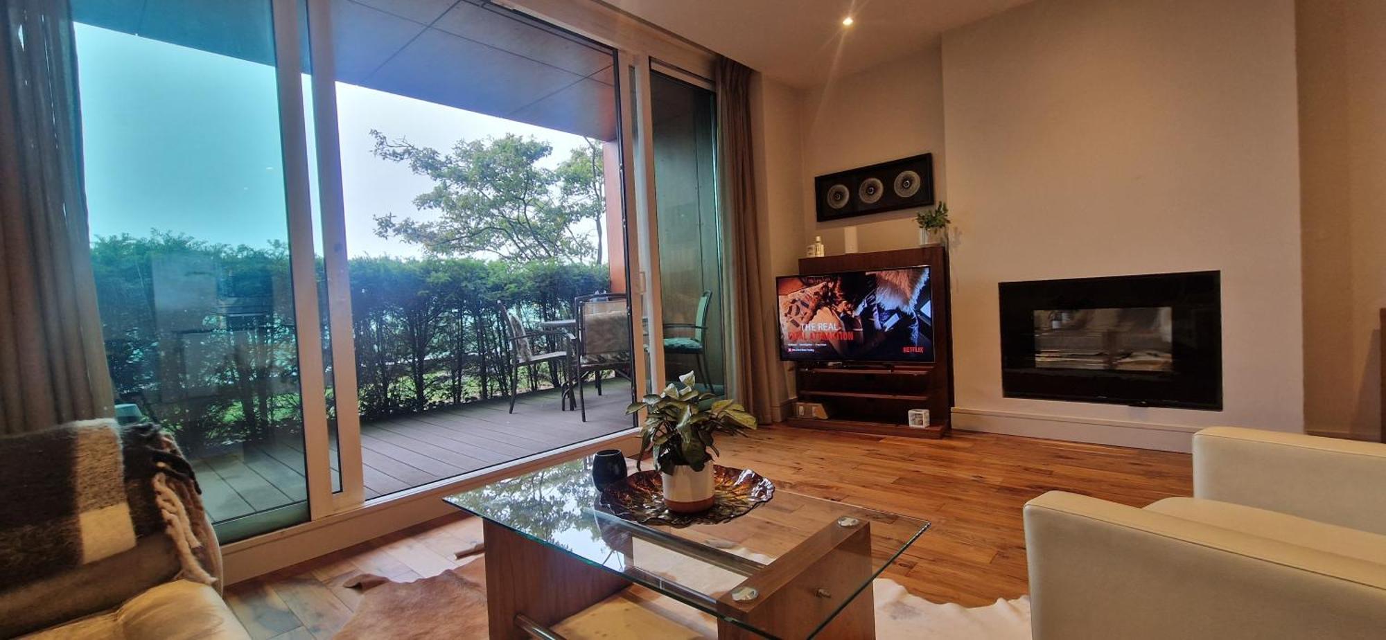 Slick & Stylish - Large 1bd In Heart Of Cork