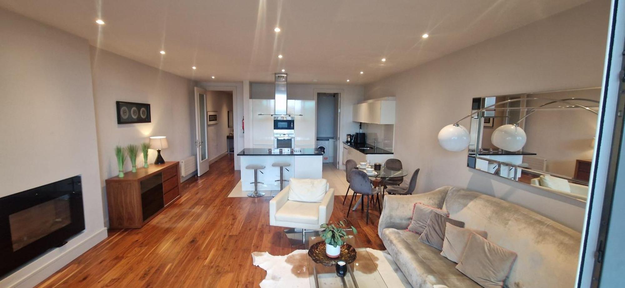 Apartment Slick & Stylish - Large 1bd In Heart Of Cork