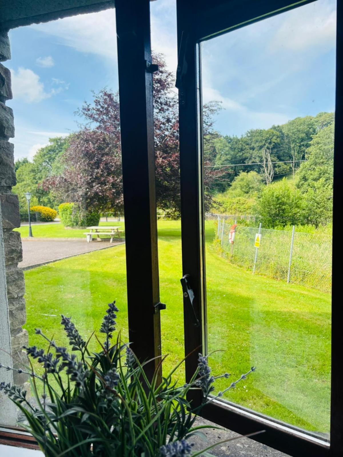 Beautiful & Quiet Countryside Setting In Kinsale Cork