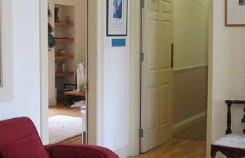 Crawford House- Scholarlee Living Guest house Cork