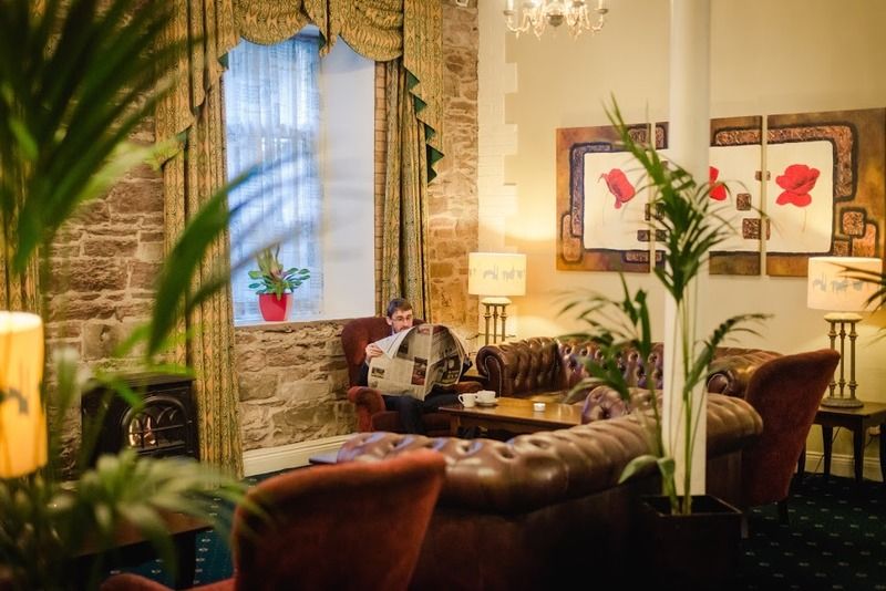 Isaacs Hotel