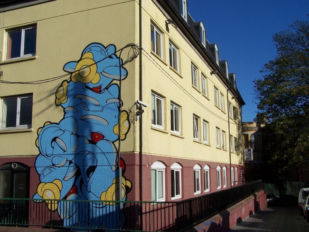 Kinlay House Hostel *