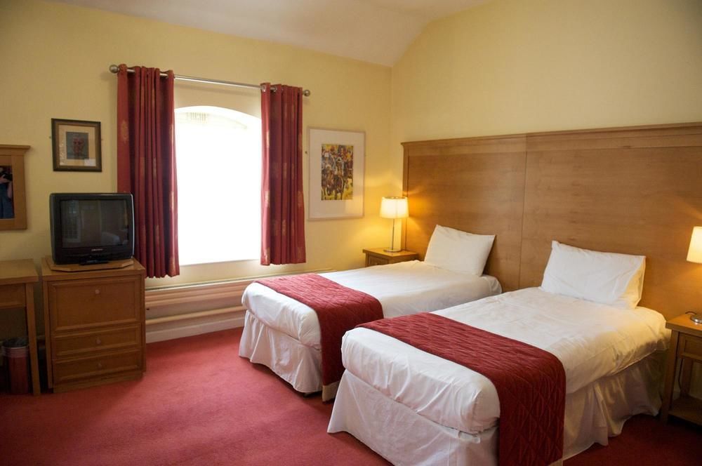 Isaacs Hotel