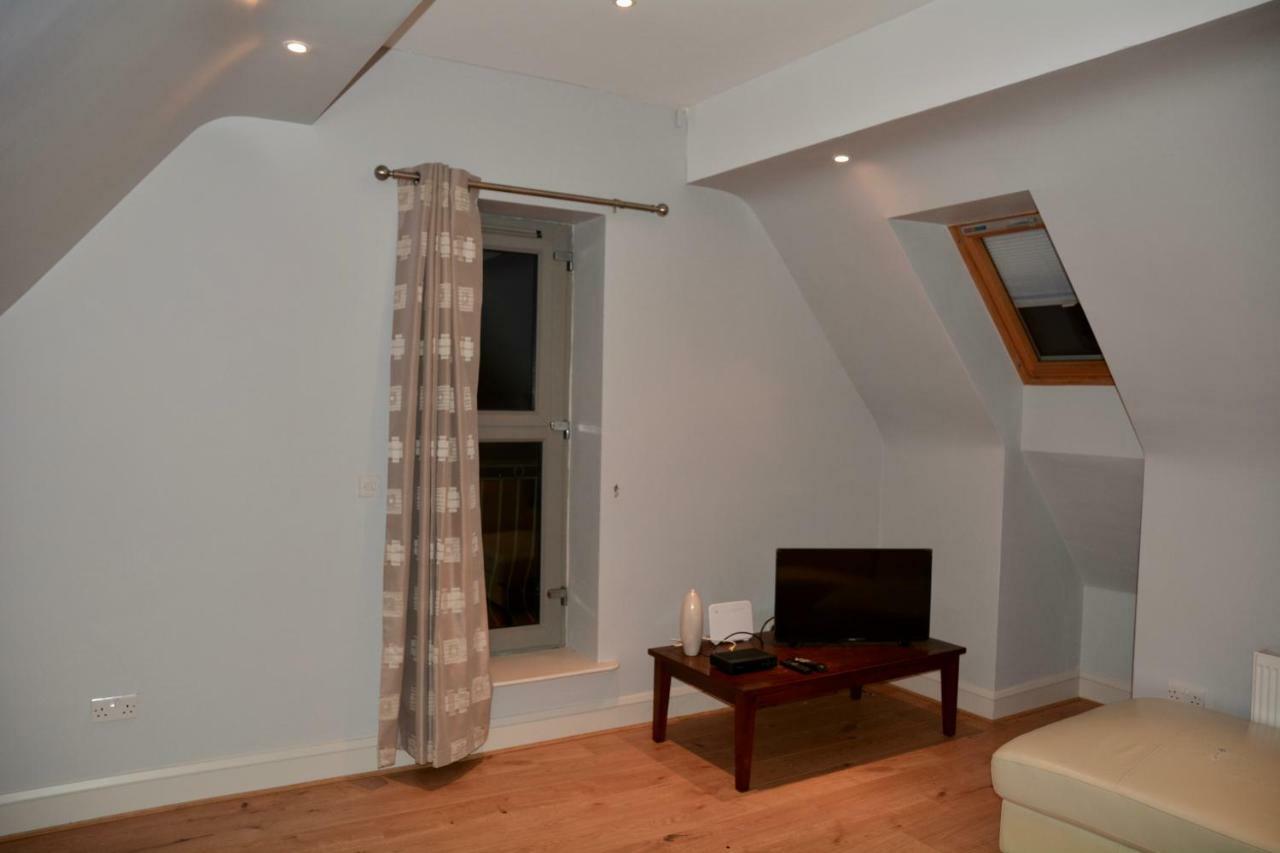 3, Oakleigh House, Donnybrook Hill, Douglas * Cork