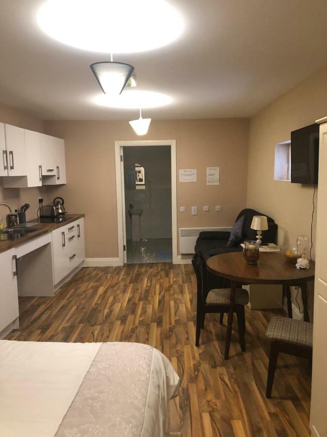 Bijoux By The Lee Bed & Breakfast