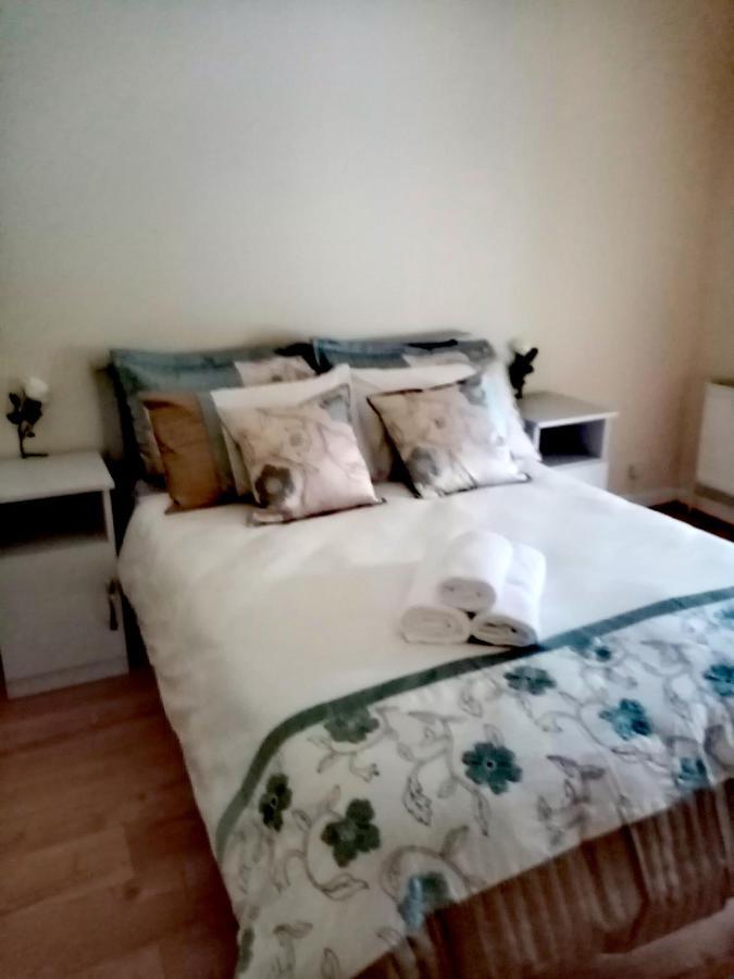 Bijoux By The Lee Bed & Breakfast