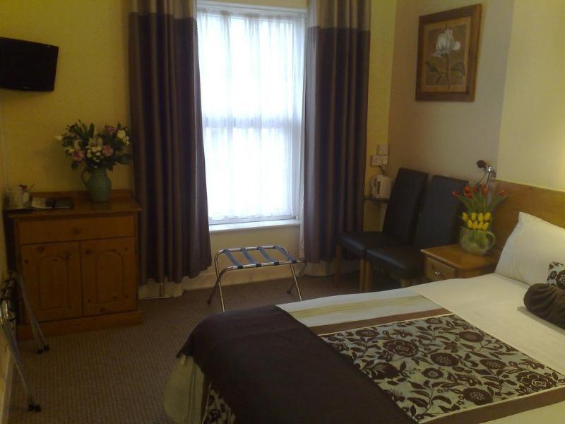 Kent House 3*